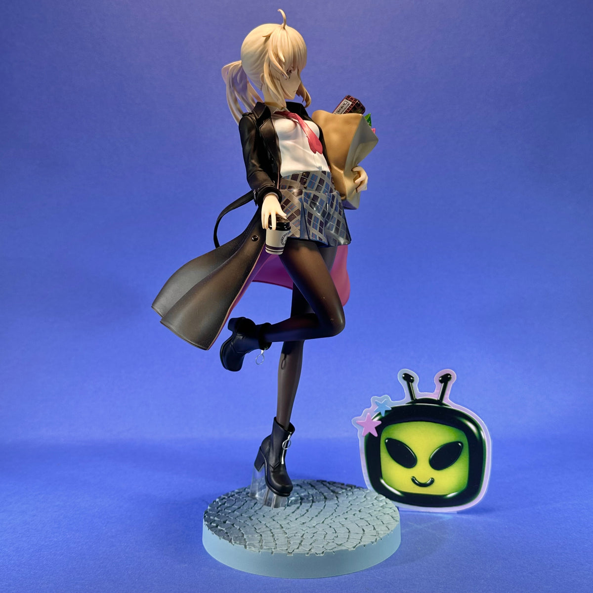 Good Smile Company - Fate/Grand Order - Altria Pendragon ~Saber, Heroic Spirit Traveling Outfit ver.~ 1/7 Scale Figure
