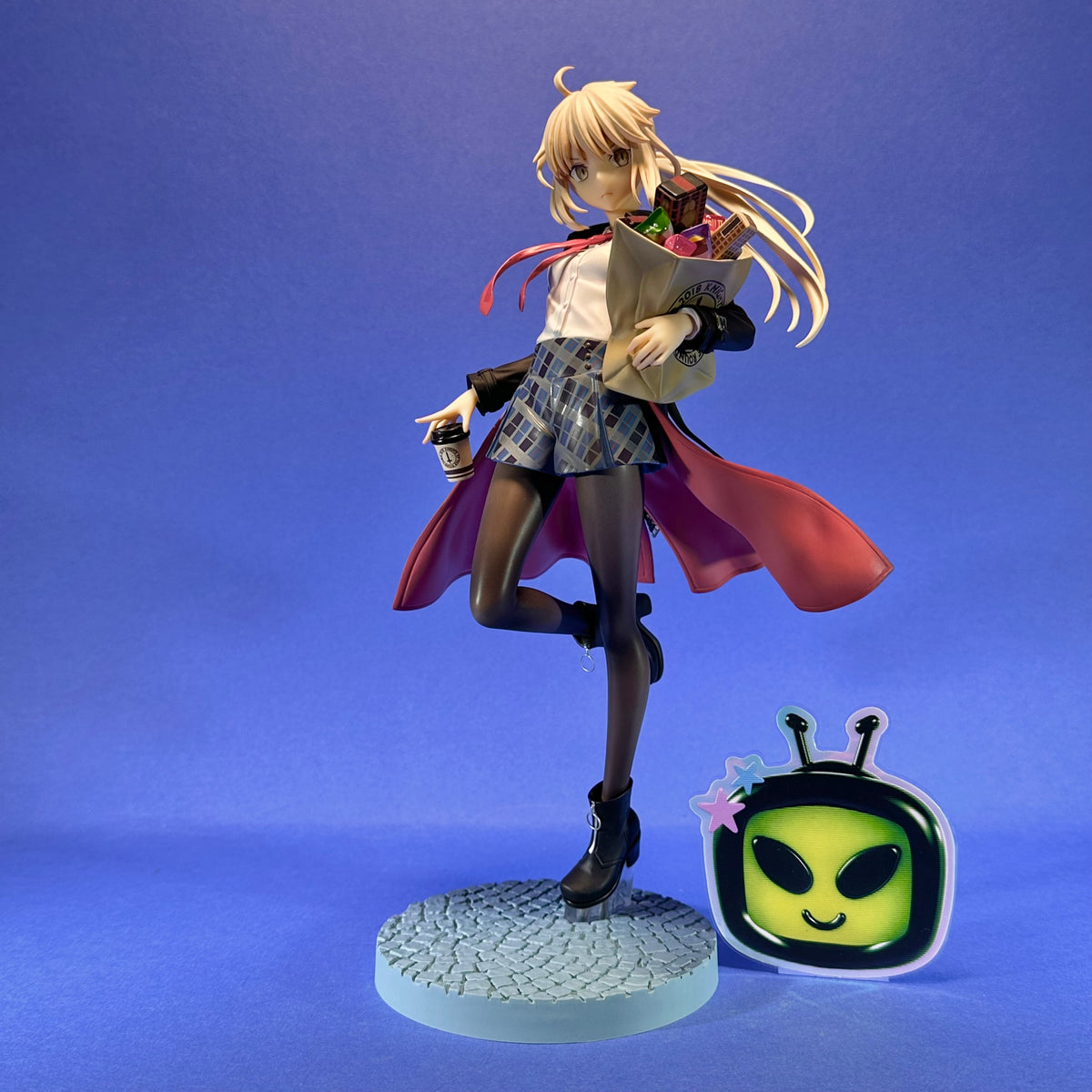 Good Smile Company - Fate/Grand Order - Altria Pendragon ~Saber, Heroic Spirit Traveling Outfit ver.~ 1/7 Scale Figure