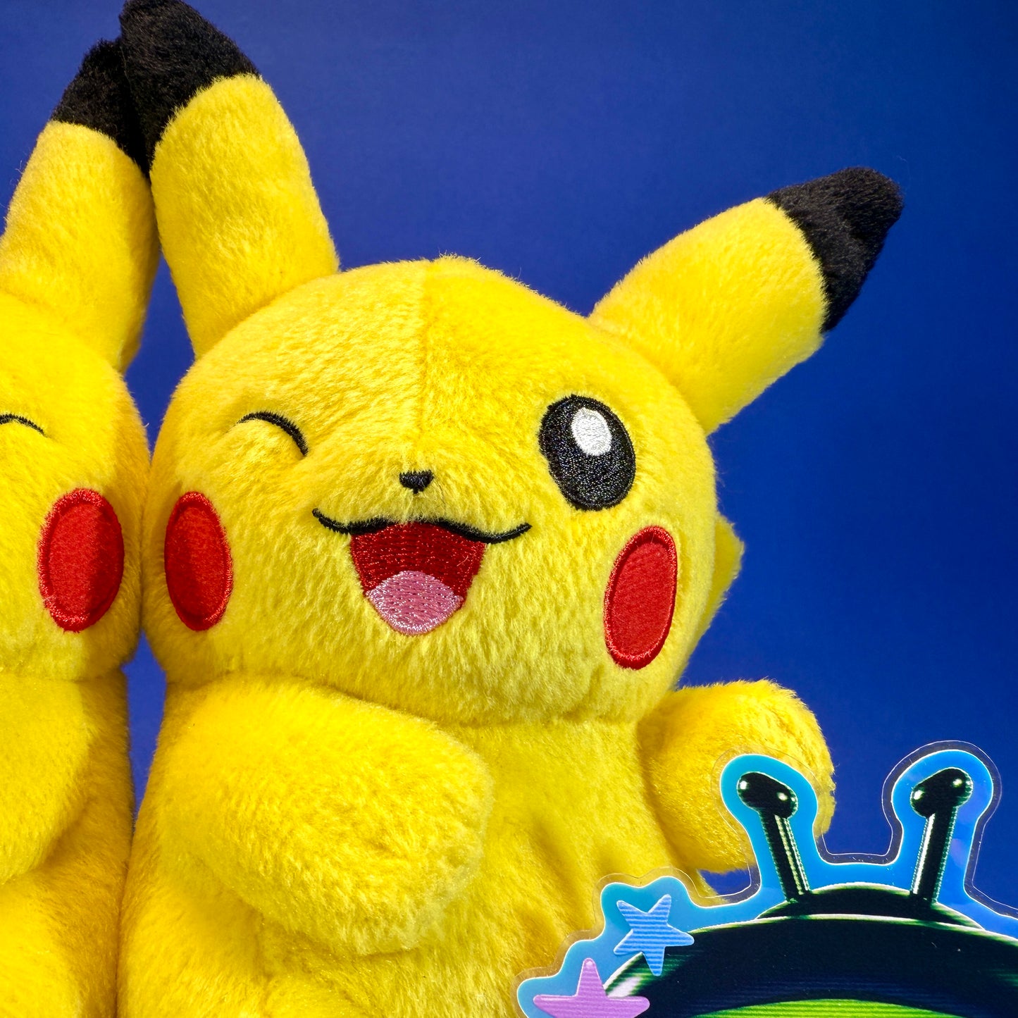 Pokémon Center - 2012 Pikachu Couple Flower Plush