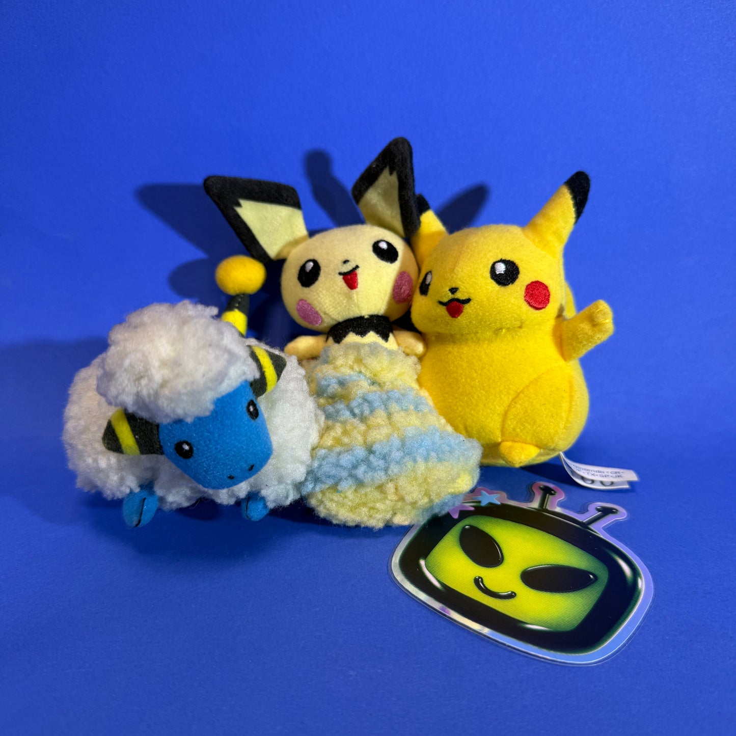 Tomy - 2004 Mareep Pichu Pikachu PokéPair Christmas Plush