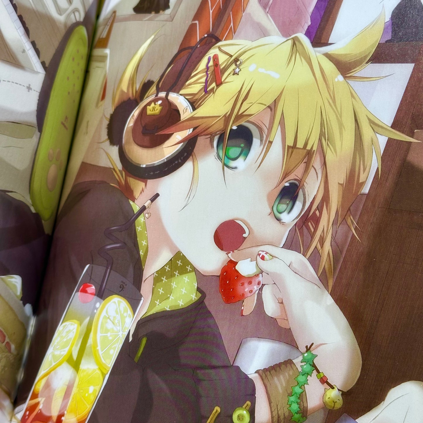 CV02 - Vocaloid Graphics Collection CV02 (Kagamine Rin & Len) - Art Book