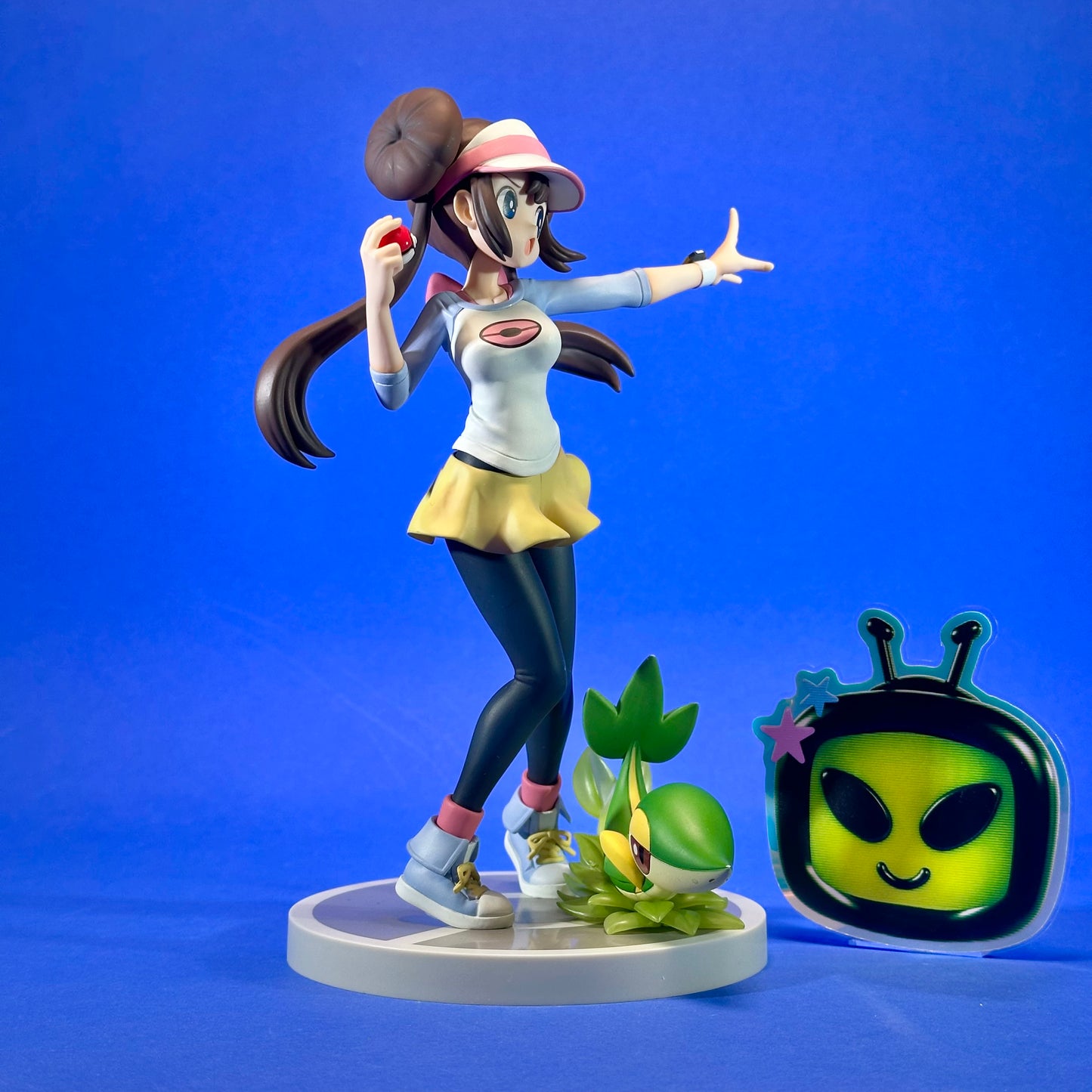 Kotobukiya - ARTFX J Pokemon Trainer Mei & Snivy 1/8 Figure