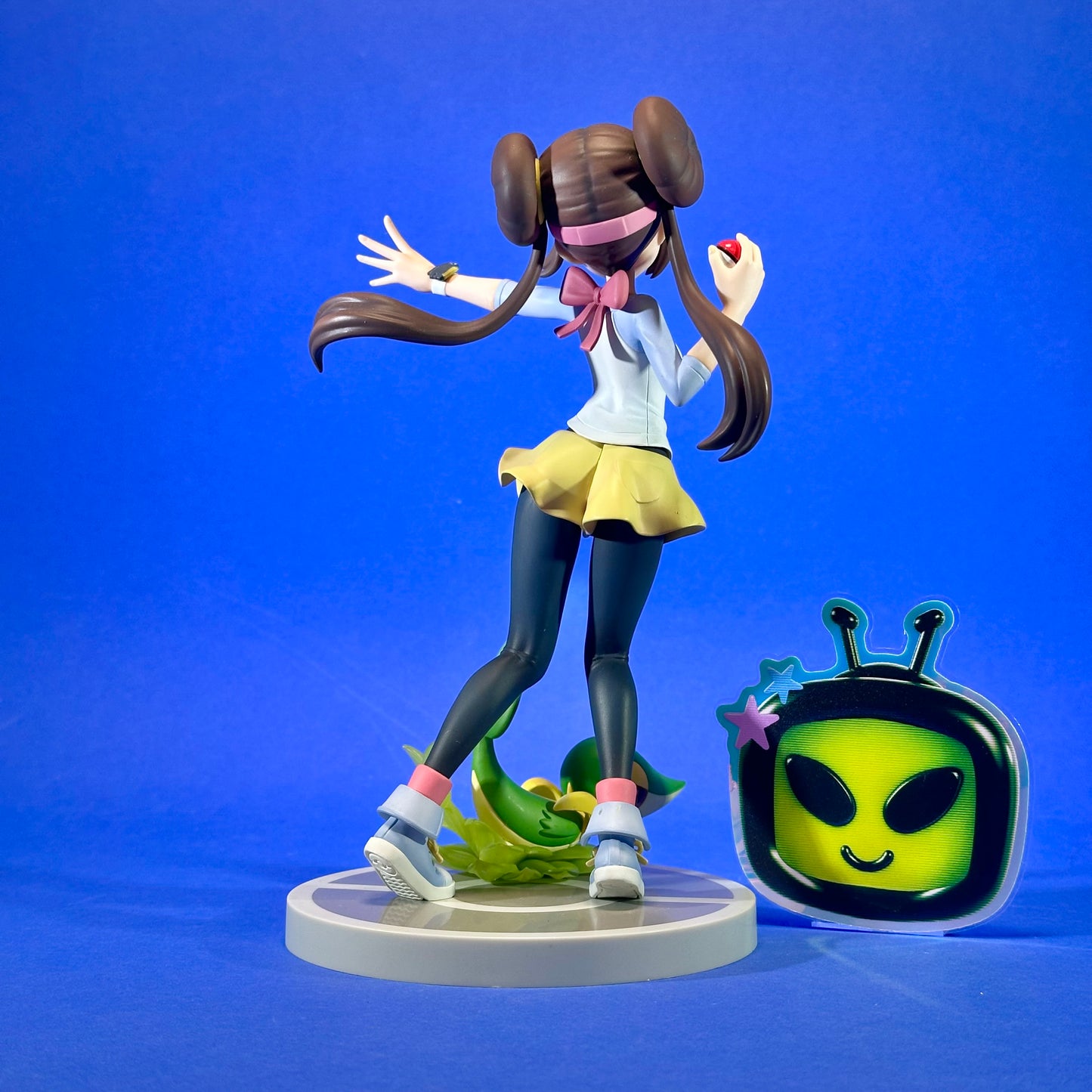 Kotobukiya - ARTFX J Pokemon Trainer Mei & Snivy 1/8 Figure