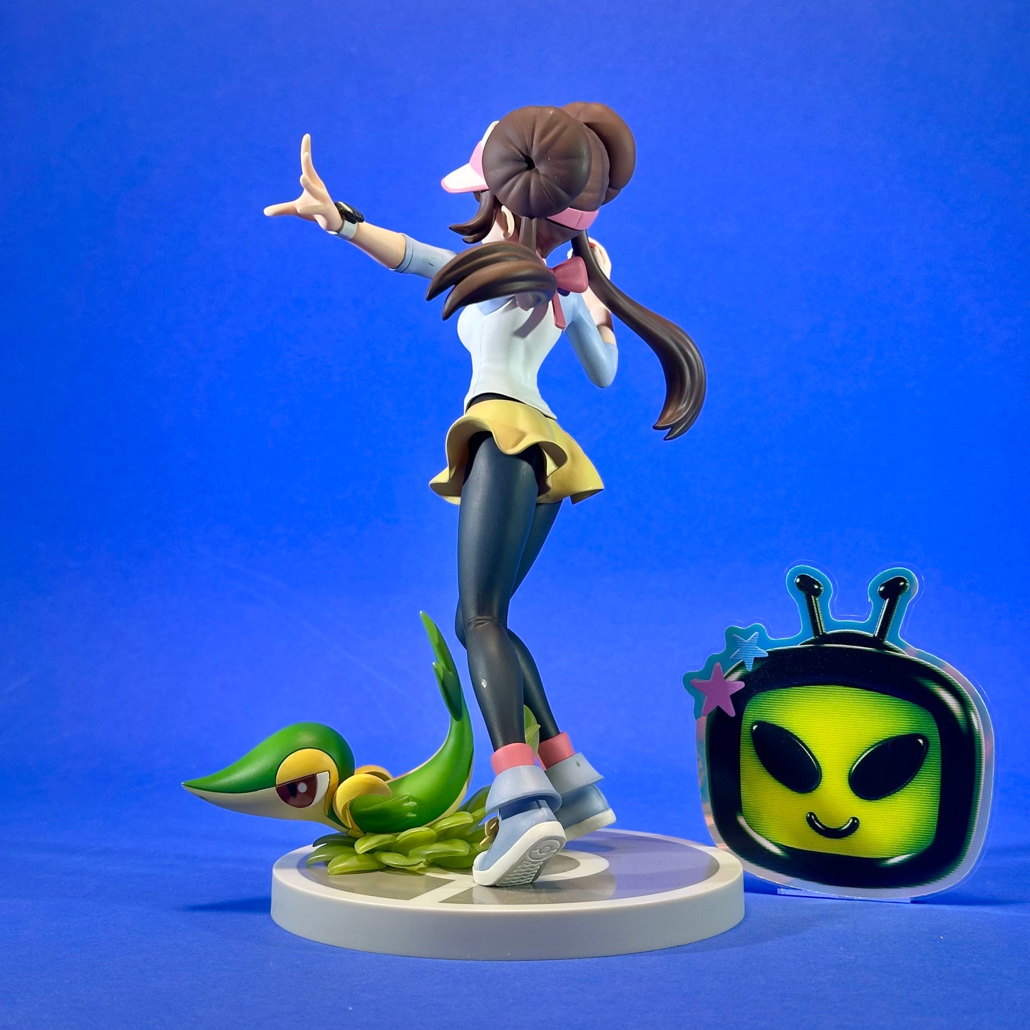 Kotobukiya - ARTFX J Pokemon Trainer Mei & Snivy 1/8 Figure