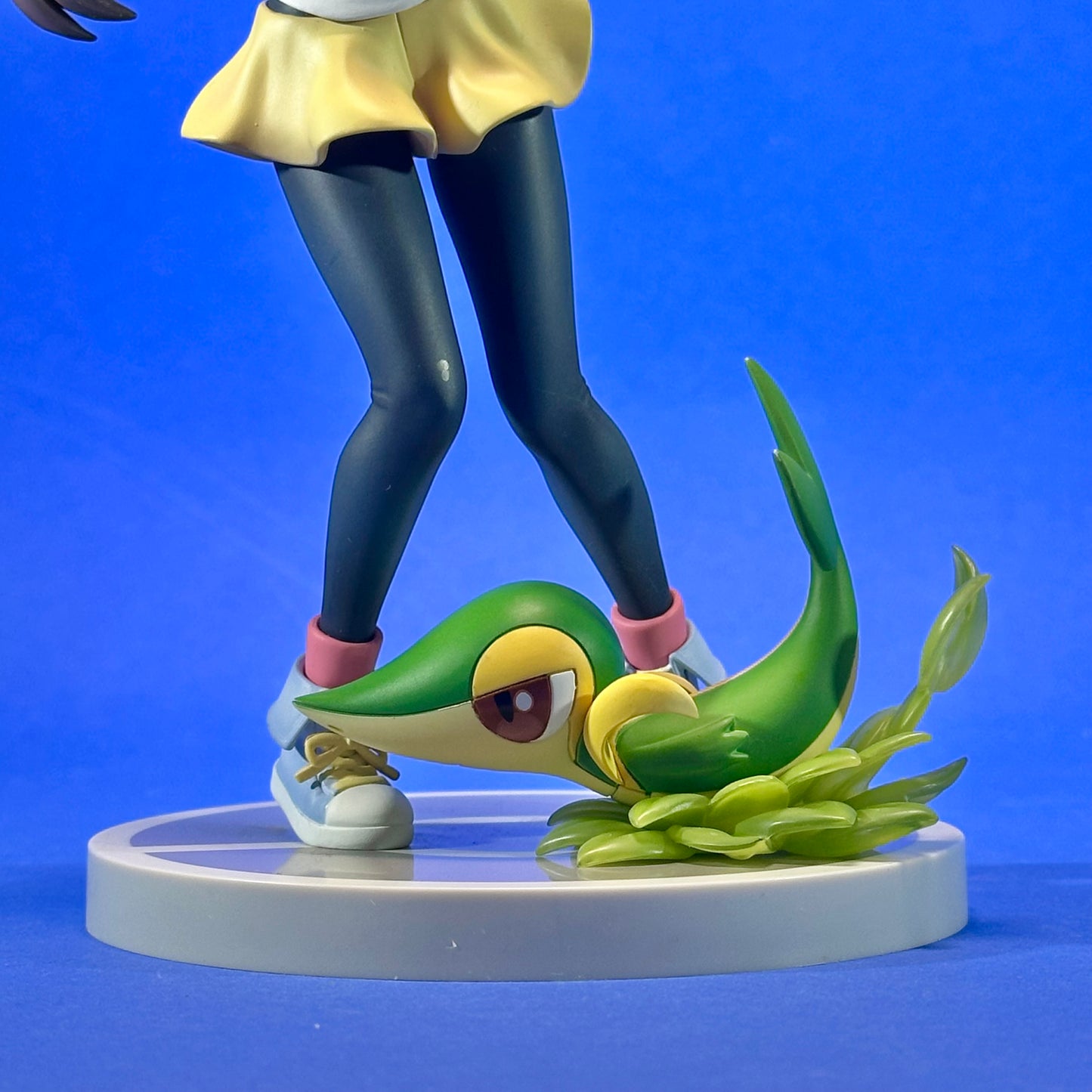 Kotobukiya - ARTFX J Pokemon Trainer Mei & Snivy 1/8 Figure